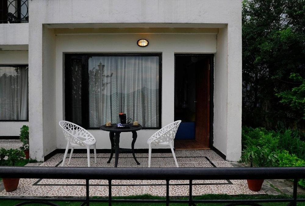 8Fold-Pinecrest By Larisa, Bhimtal Hotel Exterior foto